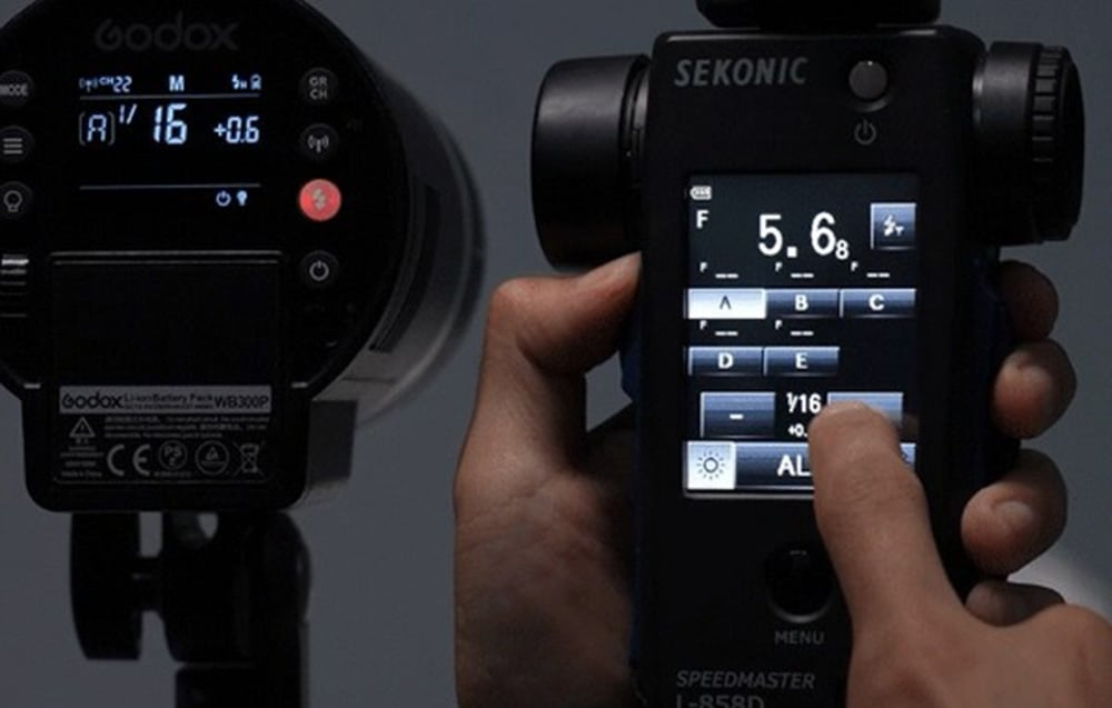 Światłomierz Sekonic używany z lampą Godox AD300Pro i systemem XProII